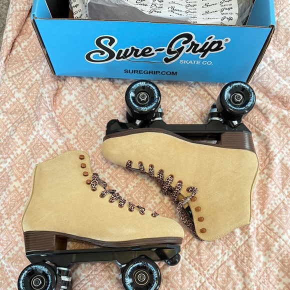 Sure-Grip Boardwalk Tan Retro Skates - Picture 2 of 12